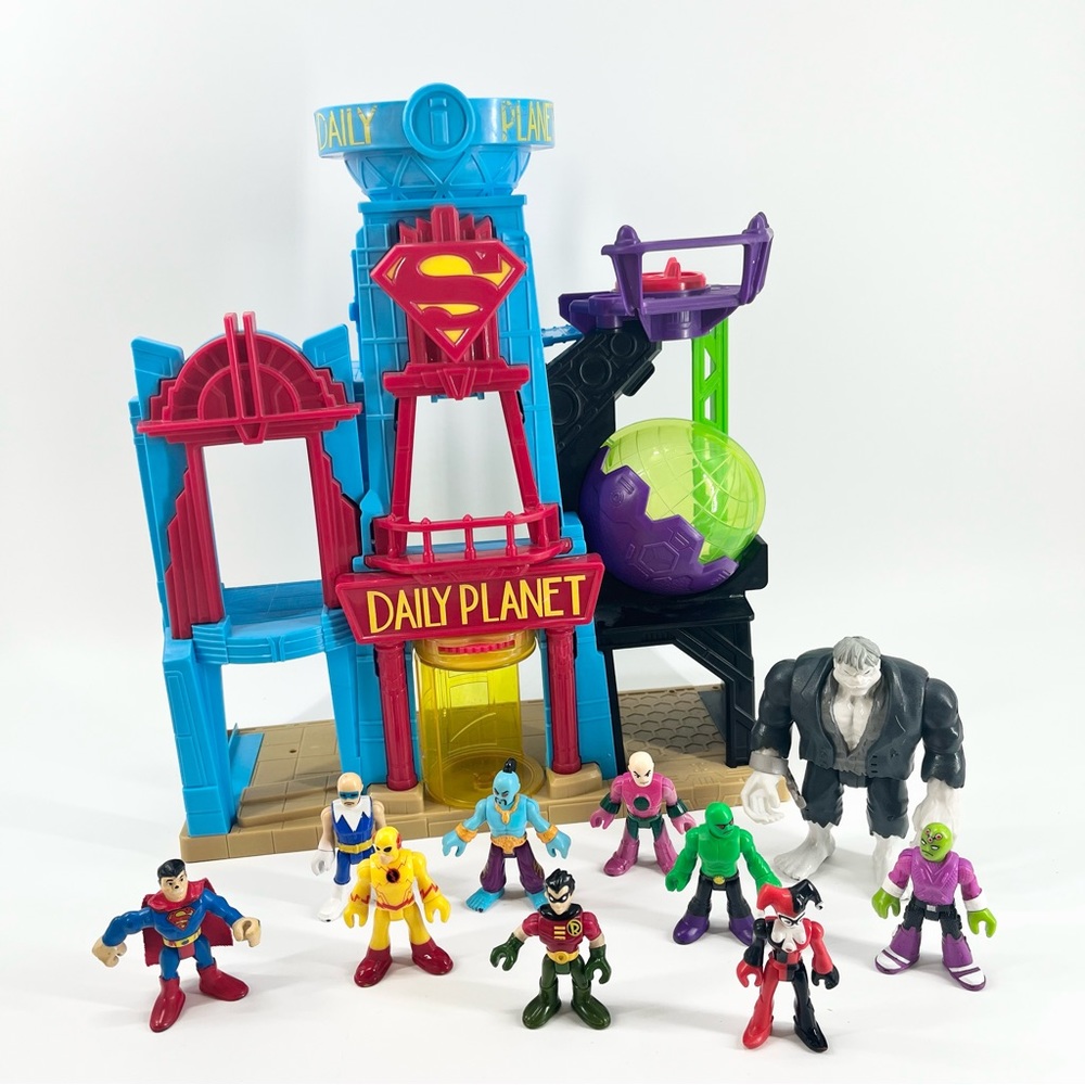 Imaginext Daily Planet With 10 Figures Super Man And Friends Hero’s And Bad Guys